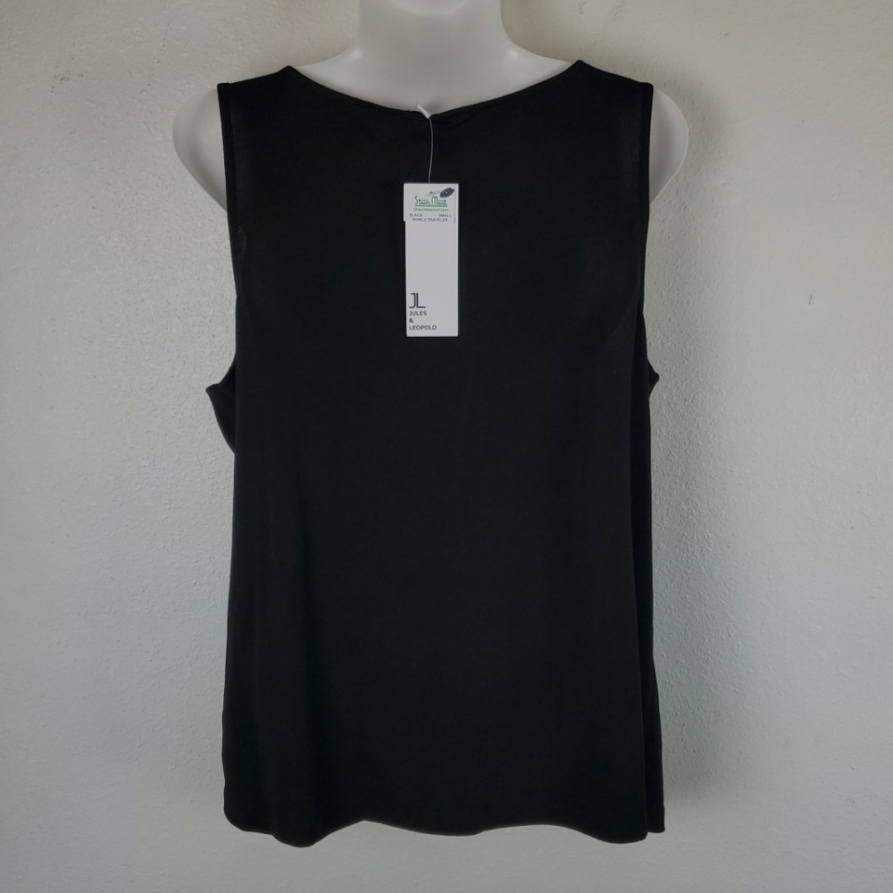 Joules & Leopold tank top unless slevee
Black gold